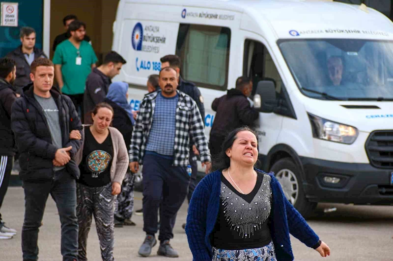 3 çocuğunun annesini 17 bıçak darbesiyle öldüren sanığa ağırlaştırılmış ömür boyu hapis
