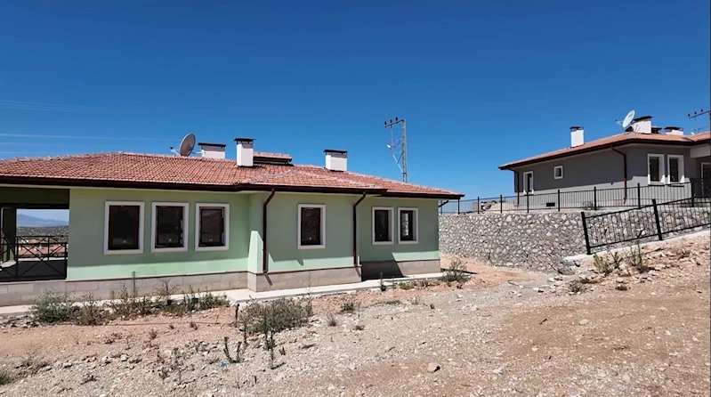 Osmaniye’de yapımı tamamlanan 89 köy evinin anahtar teslimi yapıldı
