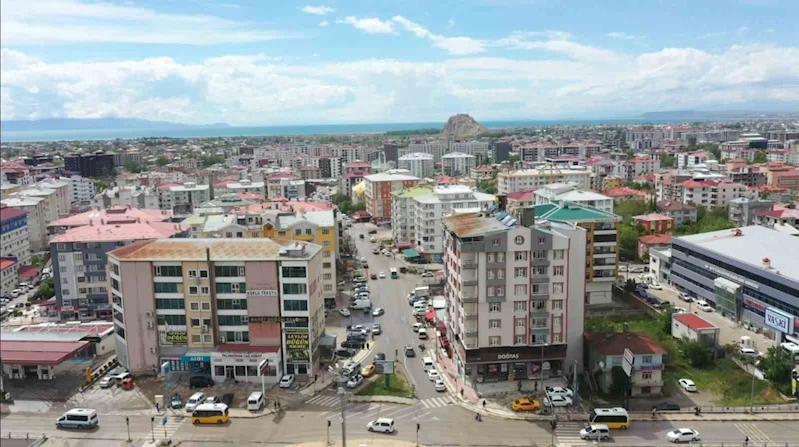 Van Büyükşehir Belediyesi Terzioğlu Caddesi’ni yeniliyor
