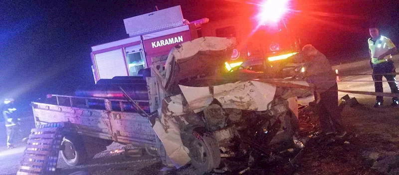 Karaman’da kamyona çarpan kamyonet sürücüsü araçta sıkıştı: 1 yaralı
