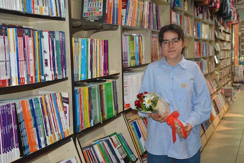 Tatvanlı Zeynep LGS’de 500 tam puan alarak Türkiye 1.’si oldu
