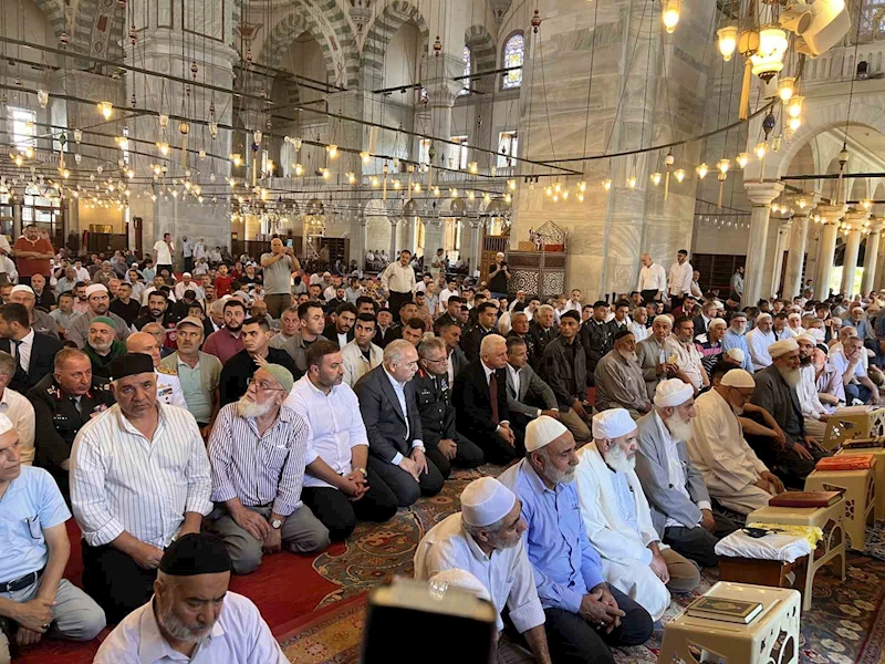 15 Temmuz şehitleri Fatih Camii’nde dualarla anıldı
