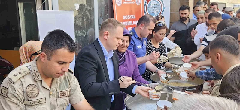 Bulanık Kaymakamlığından 3 bin kişiye aşure ikramı
