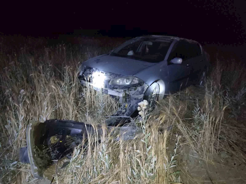 Burdur’da otomobil tarlaya uçtu: 2 yaralı

