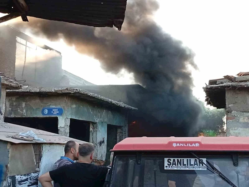 Metruk iş yerinde korkutan yangın
