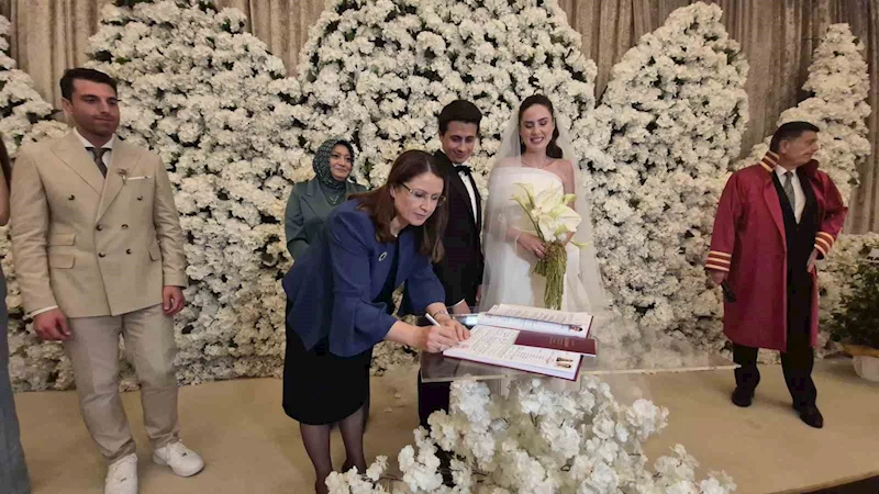 Adalet Bakanı’nın eşi nikah şahidi oldu
