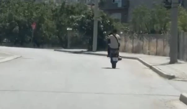 Trafikte akrobatik hareketler yapan motosikletliye 4 bin 153 lira ceza kesildi
