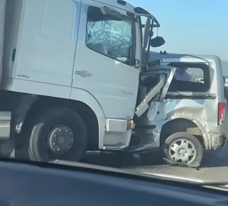 Tırla çarpışan otomobil sürücüsü hayatını kaybetti
