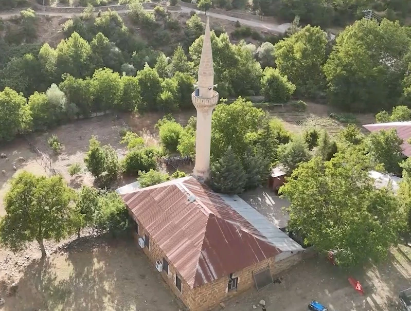 Tescilli tarihi cami geçmişin izlerini geleceğe taşıyor
