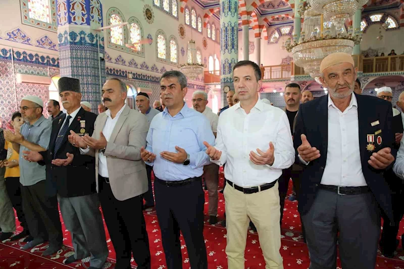 15 Temmuz Şehitleri Suluova’da dualarla anıldı
