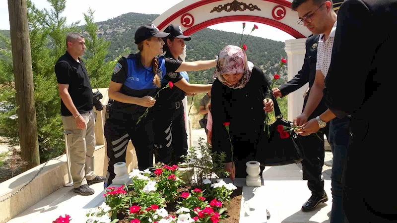 Burdur’da 15 Temmuz şehidi ve terörle mücadele şehidi mezarı başında anıldı
