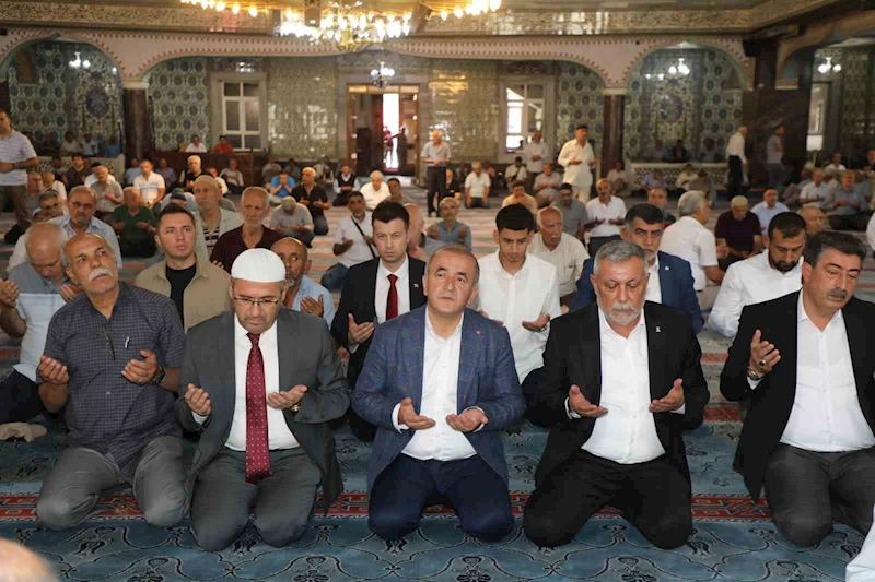 Camilerde 15 Temmuz şehitleri için mevlit

