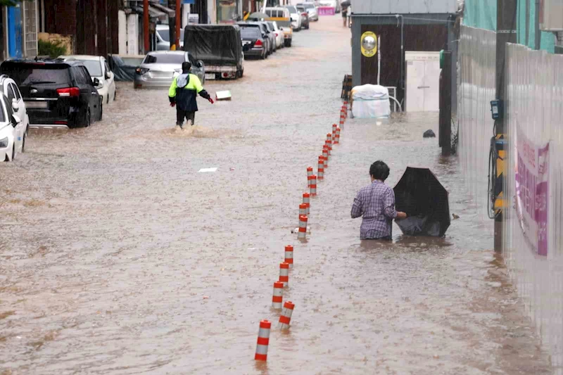 Güney Kore’de şiddetli yağış: 2 ölü, bin 700 kişi tahliye edildi
