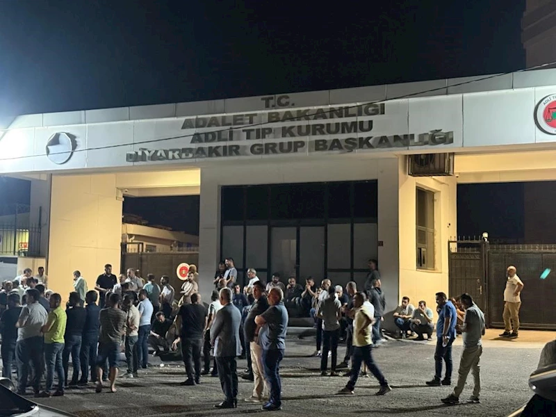 Diyarbakır’da husumetli aileler arasında kavga: 2 ölü
