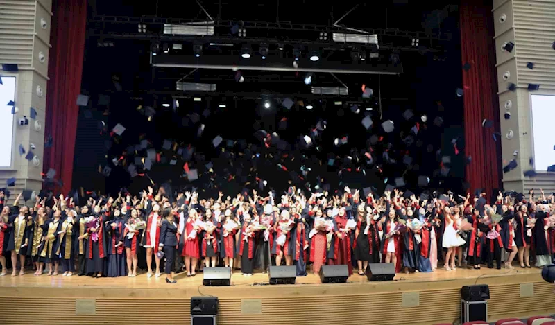 ERÜ Veterinerlik Fakültesi’nde mezuniyet heyecanı
