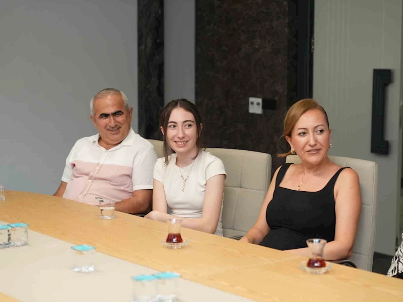 Alanya’nın gurur tablolarından Özçelik’e ziyaret
