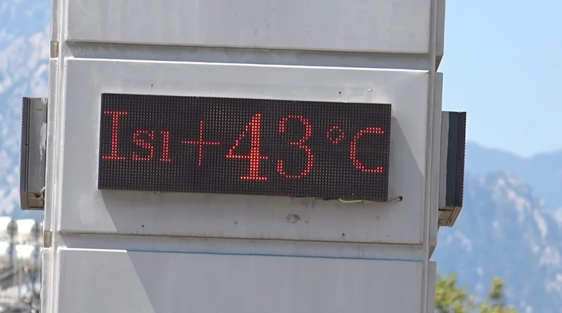 Antalya’da termometreler 43 dereceyi gördü, sahiller doldu
