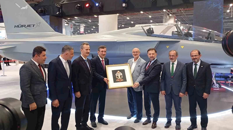 Cumhurbaşkanı Yardımcısı Cevdet Yılmaz IDEF 2025 fuarını ziyaret etti
