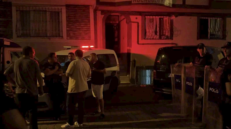 Esenyurt’ta komşu kavgasında kan aktı: 1 kişi göğsünden bıçaklandı
