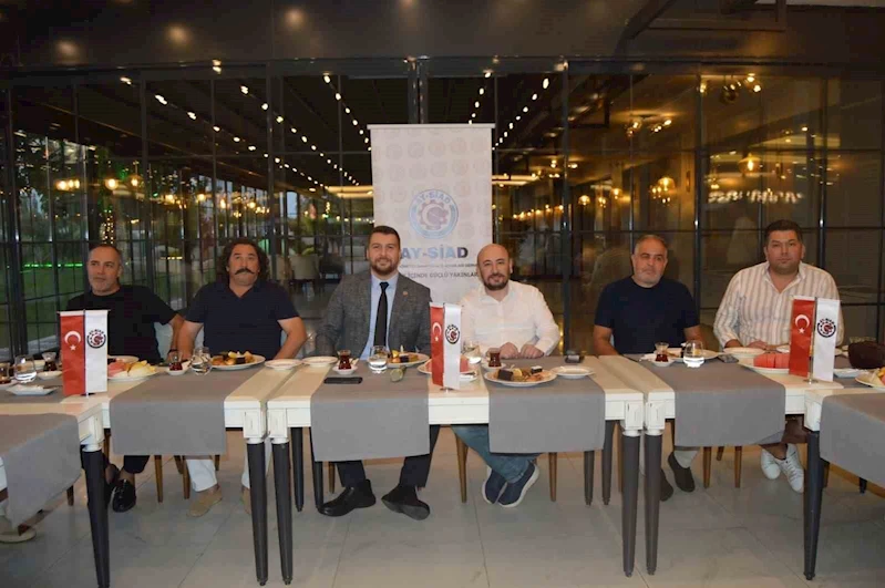 AYSİAD üyeleri istişare toplantısında bir araya geldi
