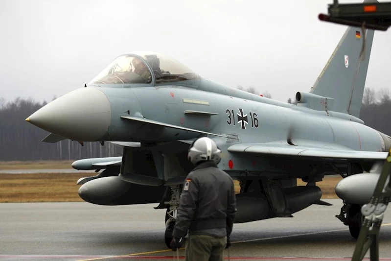Almanya’nın 20 Eurofighter ve 6 bin 500 zırhlı araç alacağı iddiası
