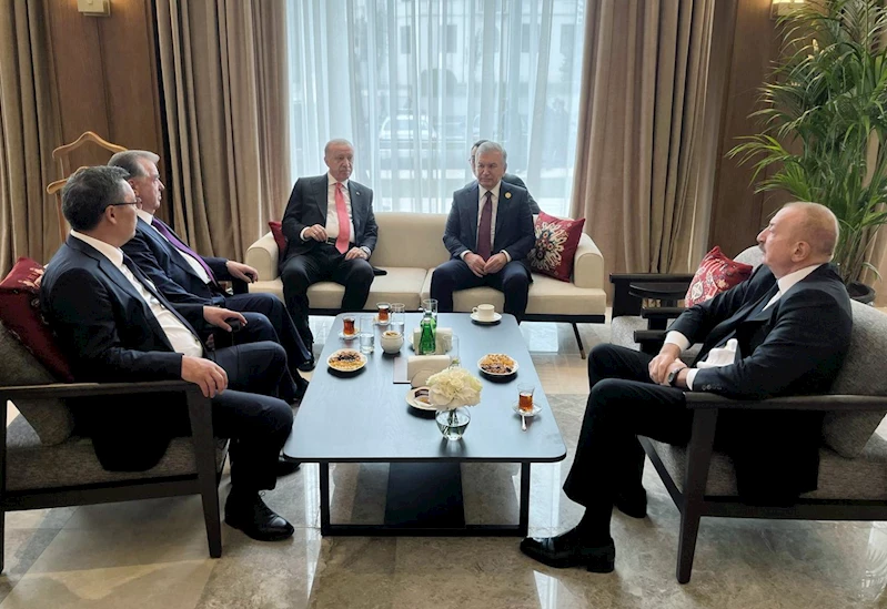 Cumhurbaşkanı Erdoğan, EİT 17. Zirvesi’nde aile fotoğrafı çektirdi
