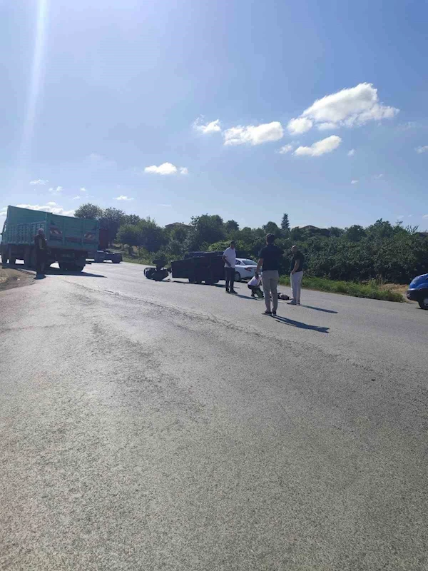 Kamyon ile çarpışan tarım aracının sürücüsü hayatını kaybetti
