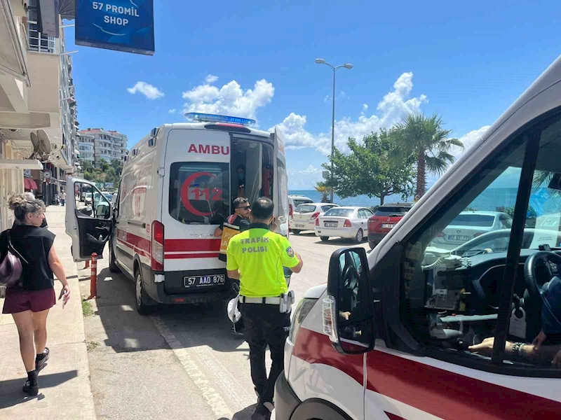 Sinop’ta otomobille motosiklet çarpıştı: 2 yaralı
