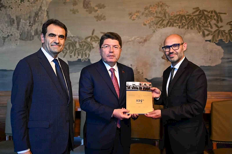 Bakan Tunç, Barış Sarayı’nda incelemelerde bulundu

