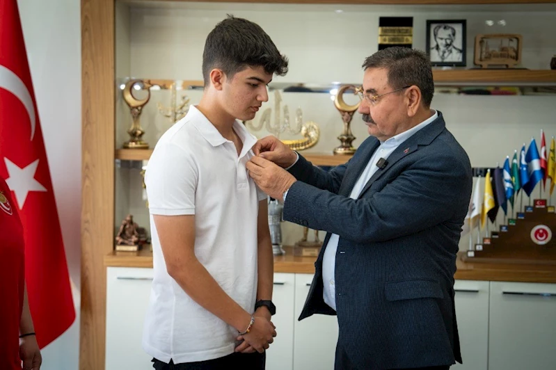 Gölbaşı Belediye Başkanı Odabaşı, ilçeyi temsil eden genç sporcuları ağırladı
