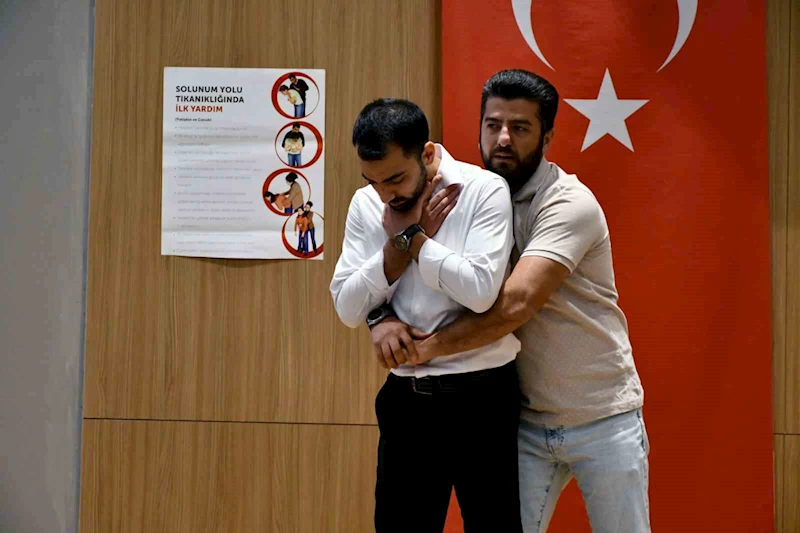 Gaziantep’te binlerce kişiye Heimlich manevrası eğitimi verildi
