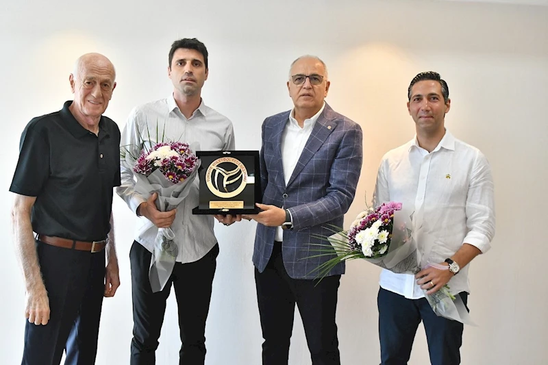 TVF Başkanı Üstündağ’dan, Umut Çakır ve Mert Karatop’a plaket
