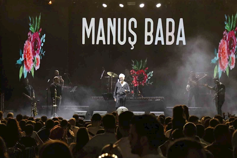 Manuş Baba, DEMOT’ta hayranlarıyla bir araya geldi
