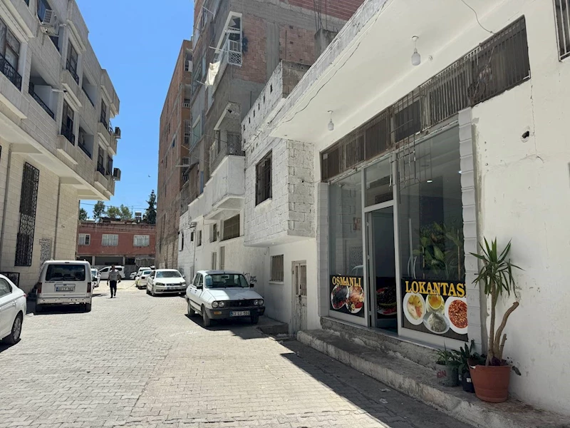 Pencereden atlayan kız çocuğu hayata tutundu
