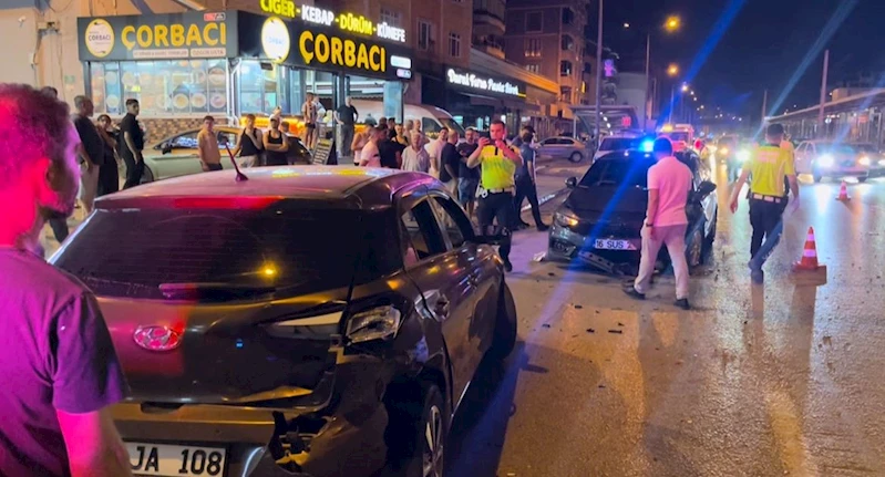 Alkollü sürücü makas atarken kaza yaptı: 2 yaralı
