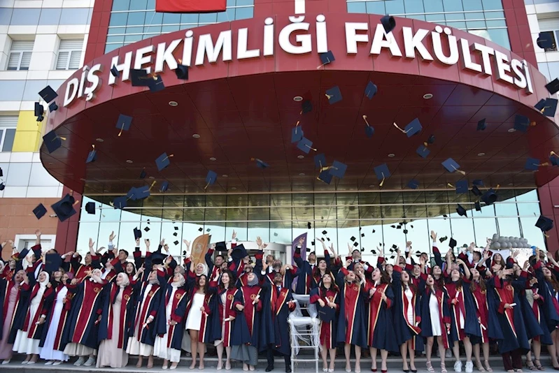 OMÜ Diş Hekimliği Fakültesi’nde mezuniyet sevinci
