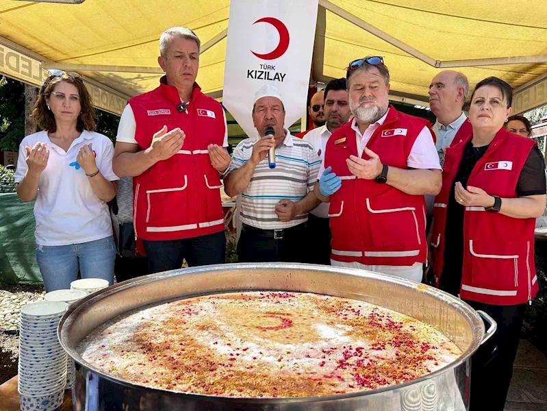 Türk Kızılay Manisa’dan 1000 kişiye aşure ikramı
