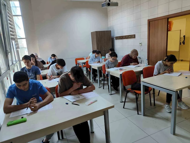 Üniversite hayali kuran gençlere Darıca Belediyesi’nden destek
