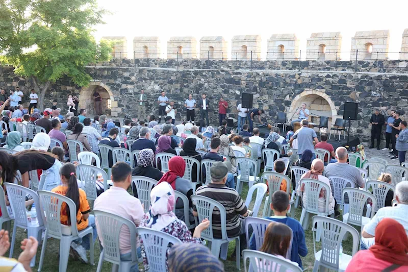 Muharrem ayı dolayısıyla vatandaşlara aşure ikram edildi
