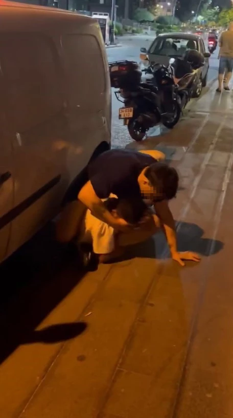 Sosyal medya fenomenlerinin tartışması yumruklu kavgayla bitti
