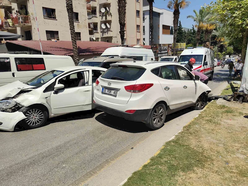 Kuşadası’nda freni tutmayan araç kazaya neden oldu: 5 yaralı
