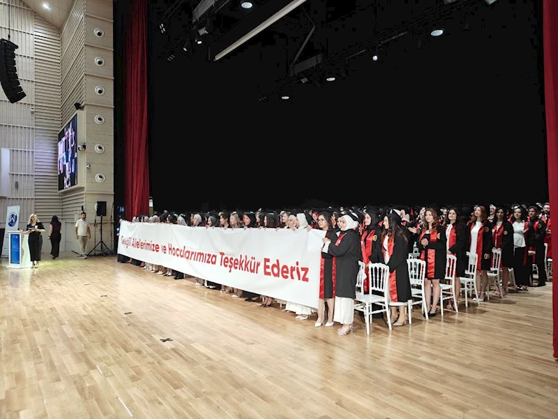 Erciyes Üniversitesi Tıp Fakültesi 51. dönem mezunlarını verdi
