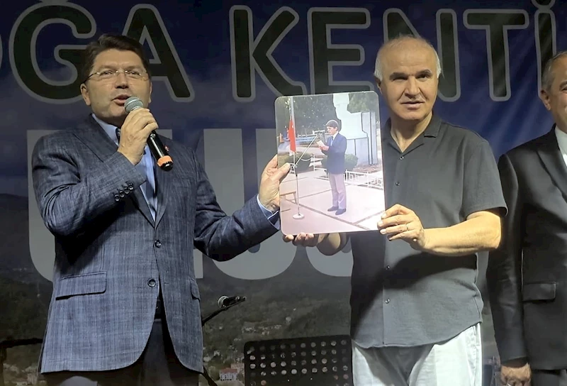 Adalet Bakanı Yılmaz Tunç’a duygulandıran hediye
