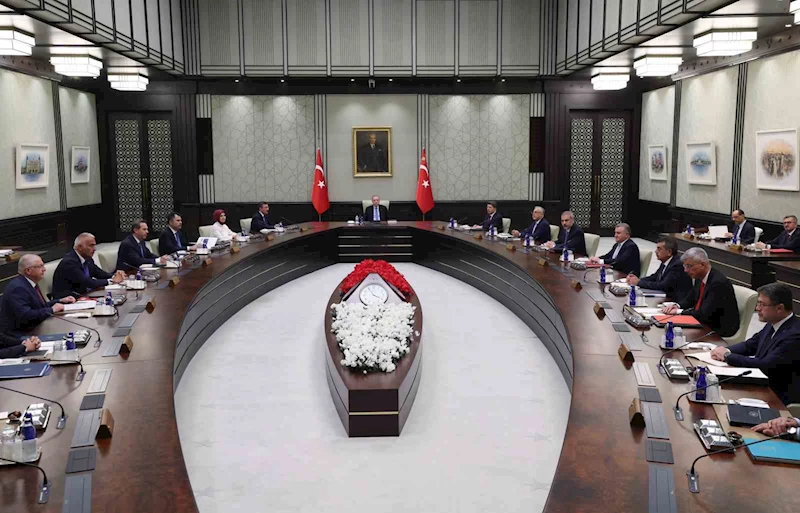 Cumhurbaşkanlığı Kabinesi, Cumhurbaşkanı Recep Tayyip Erdoğan başkanlığında Beştepe’de toplandı.
