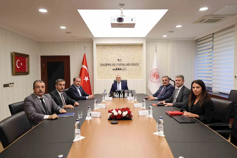 8. Dönem Toplu Sözleşme görüşmelerinde yeni gelişme: Hükümetin taban aylığına bin lira artış teklifi müzakere masasında değerlendirildi
