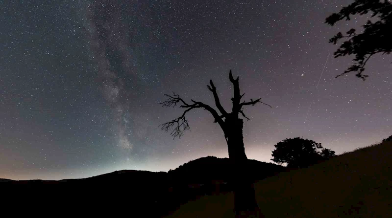 Sağlık çalışanı, 4 bin yıllık Harput’ta meteor yağmurunu fotoğrafladı
