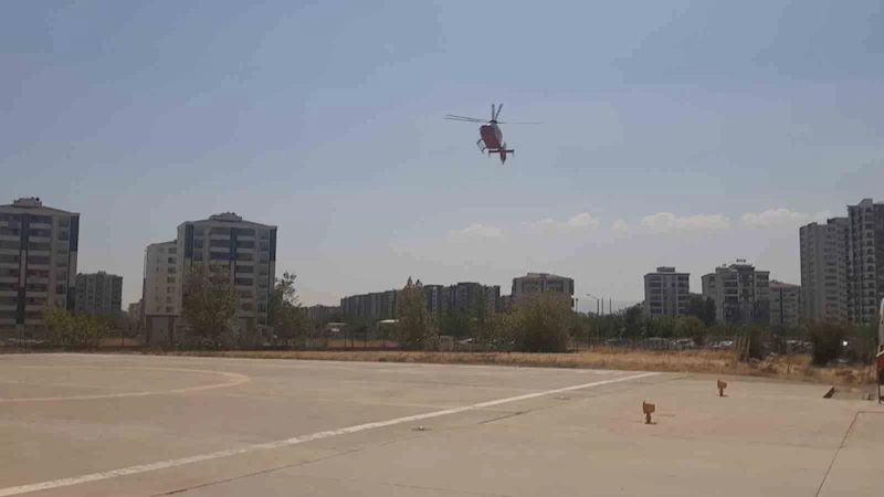Havuza düşen yaşlı adam ambulans helikopterle hastaneye sevk edildi
