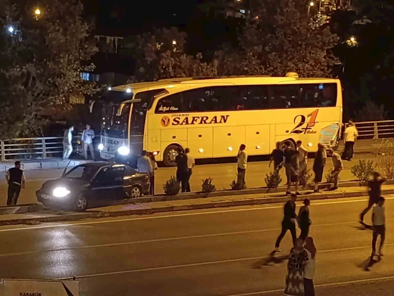 Otomobilin otobüse çarptığı anlar kamerada
