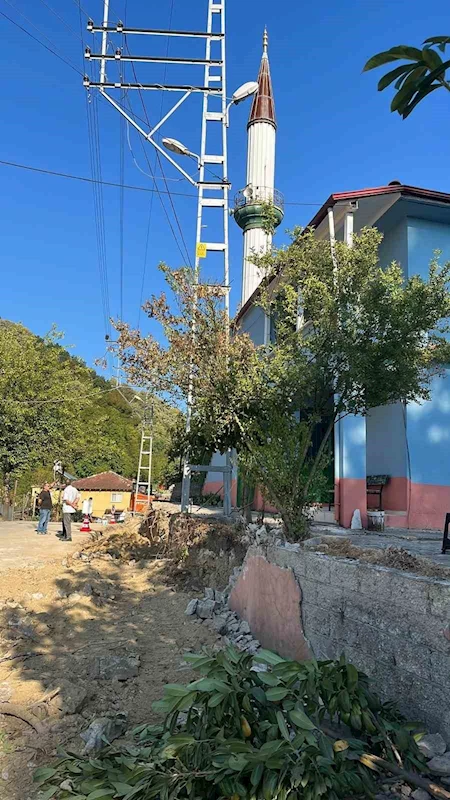 Köy yollarında genişletme çalışmaları sürüyor
