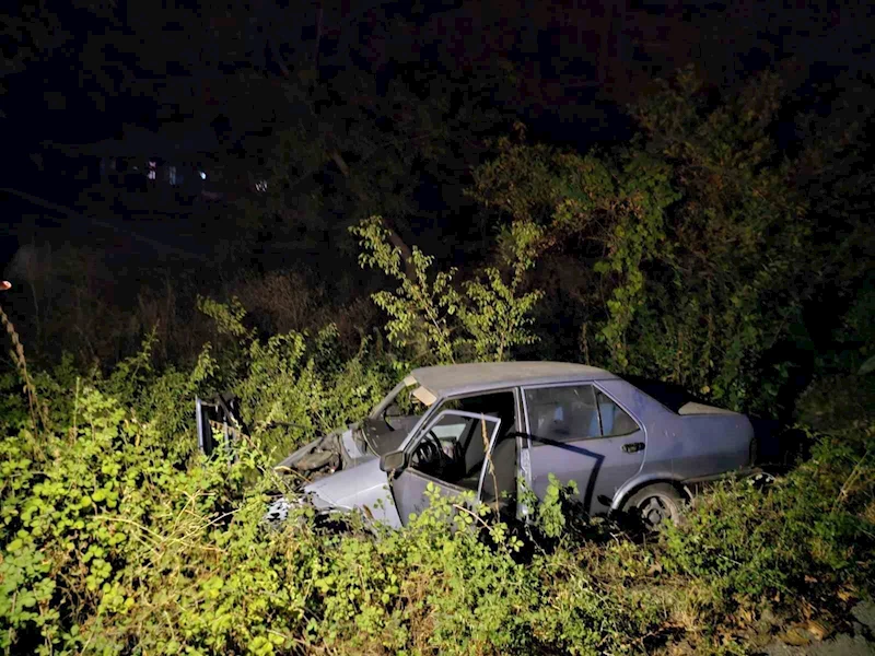 Bursa’da kontrolden çıkan otomobil şarampole uçtu: 2 yaralı
